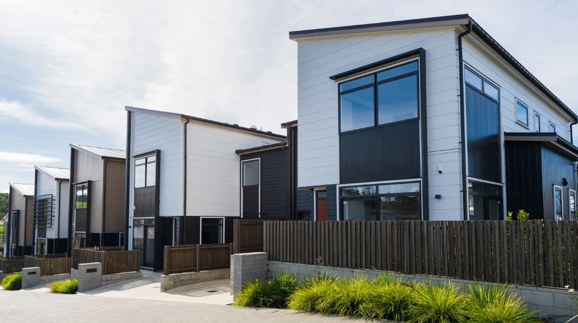 Prospek Cerah Properti Palu 2025: Waktu Tepat Miliki Rumah Impian - KOKOH Construction Palu | Bangunan indah dan kuat dengan KOKOH Construction